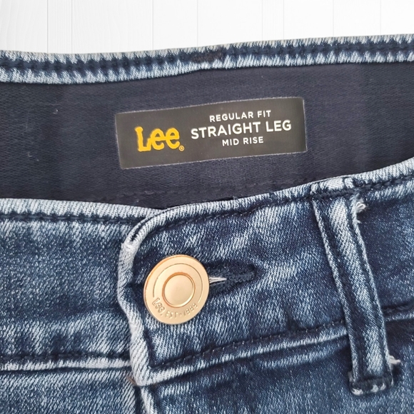 Lee Women's Regular Fit Mid Rise Straight Leg Flex Motion Embellished Jeans 10 - Picture 3 of 11